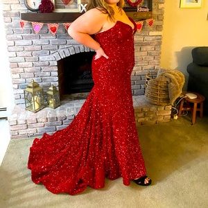 Sherri Hill 55377 sz 18 red velvet sequin gown strapless